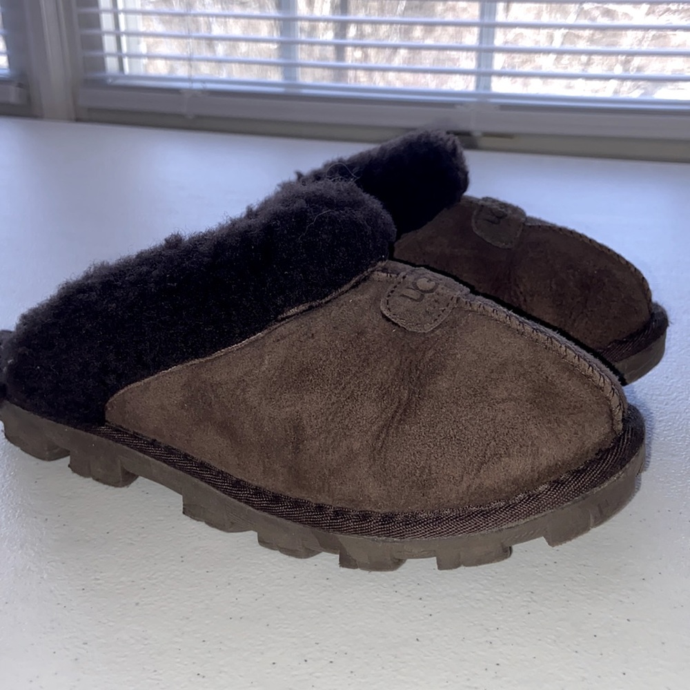 ✨OFFERS WELCOME ✨ Chocolate Brown UGG slippers!! - Picture 3 of 6